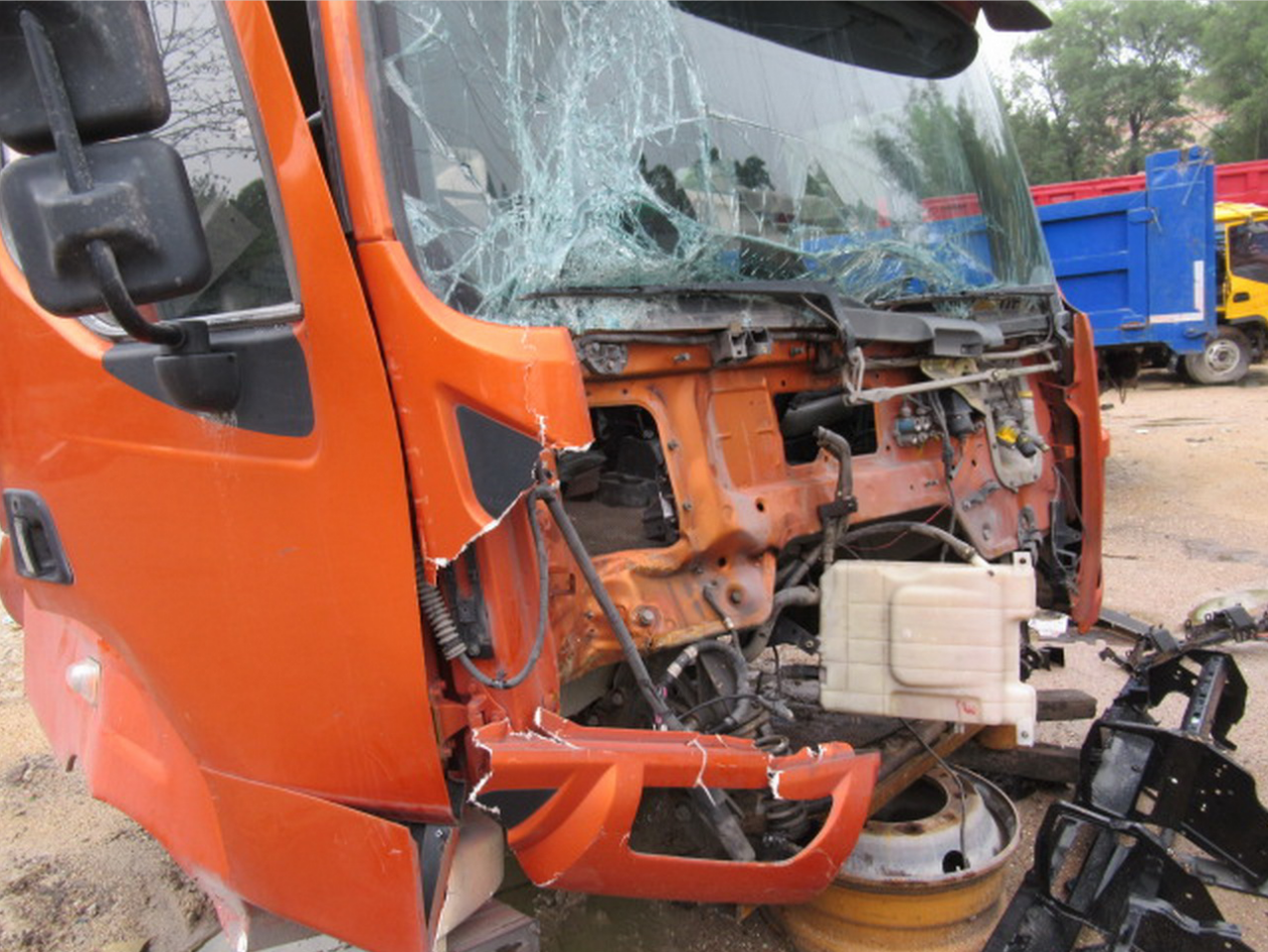 受广州市花都区人民法院委托，对乘龙牌LZ42510DCA重型半挂牵引车因交通事故导致的车辆修复费用及停运损失进行评估。